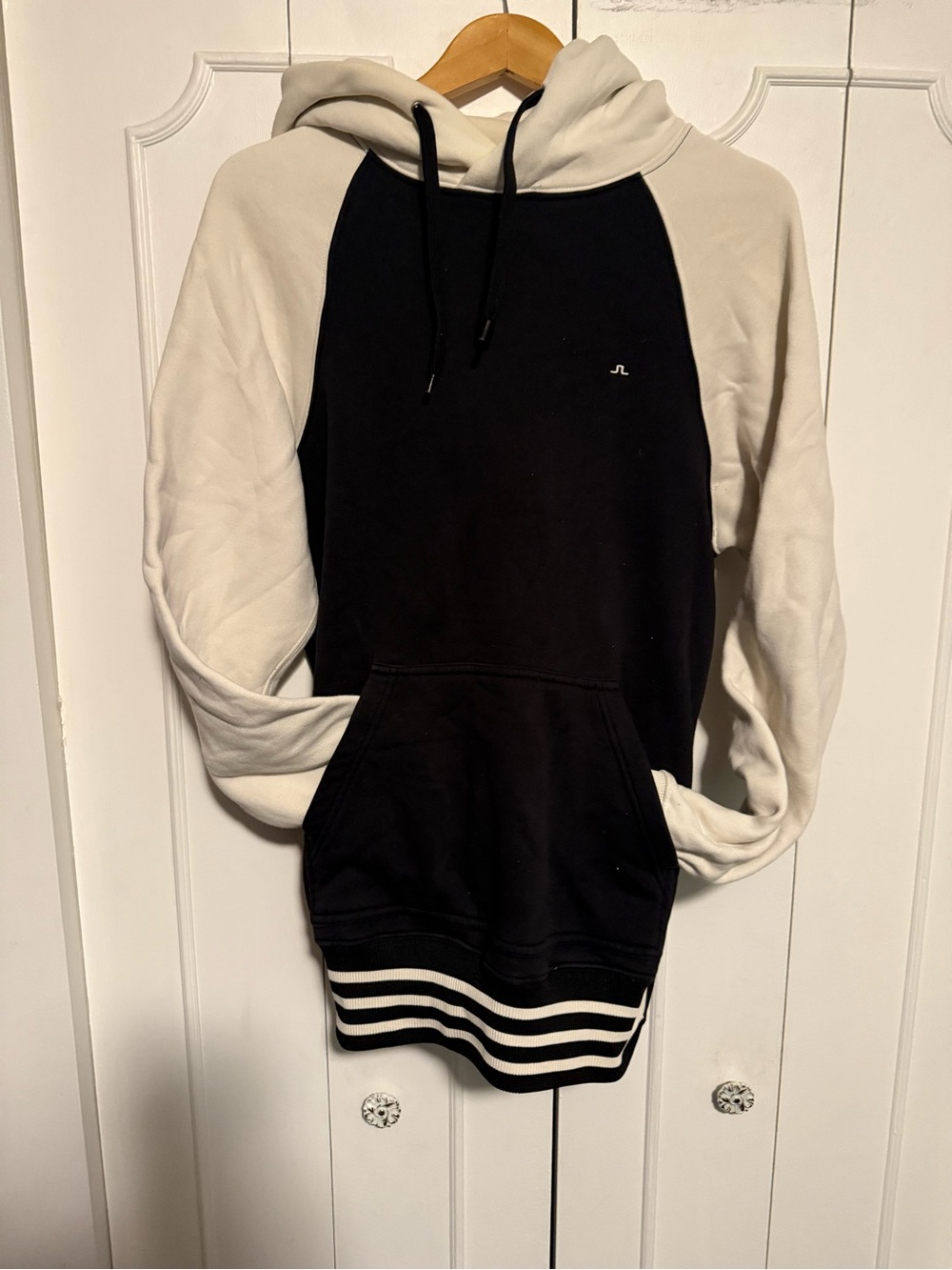 J.Lindeberg vintage Black and Cream Raglan Pullover Hoodie